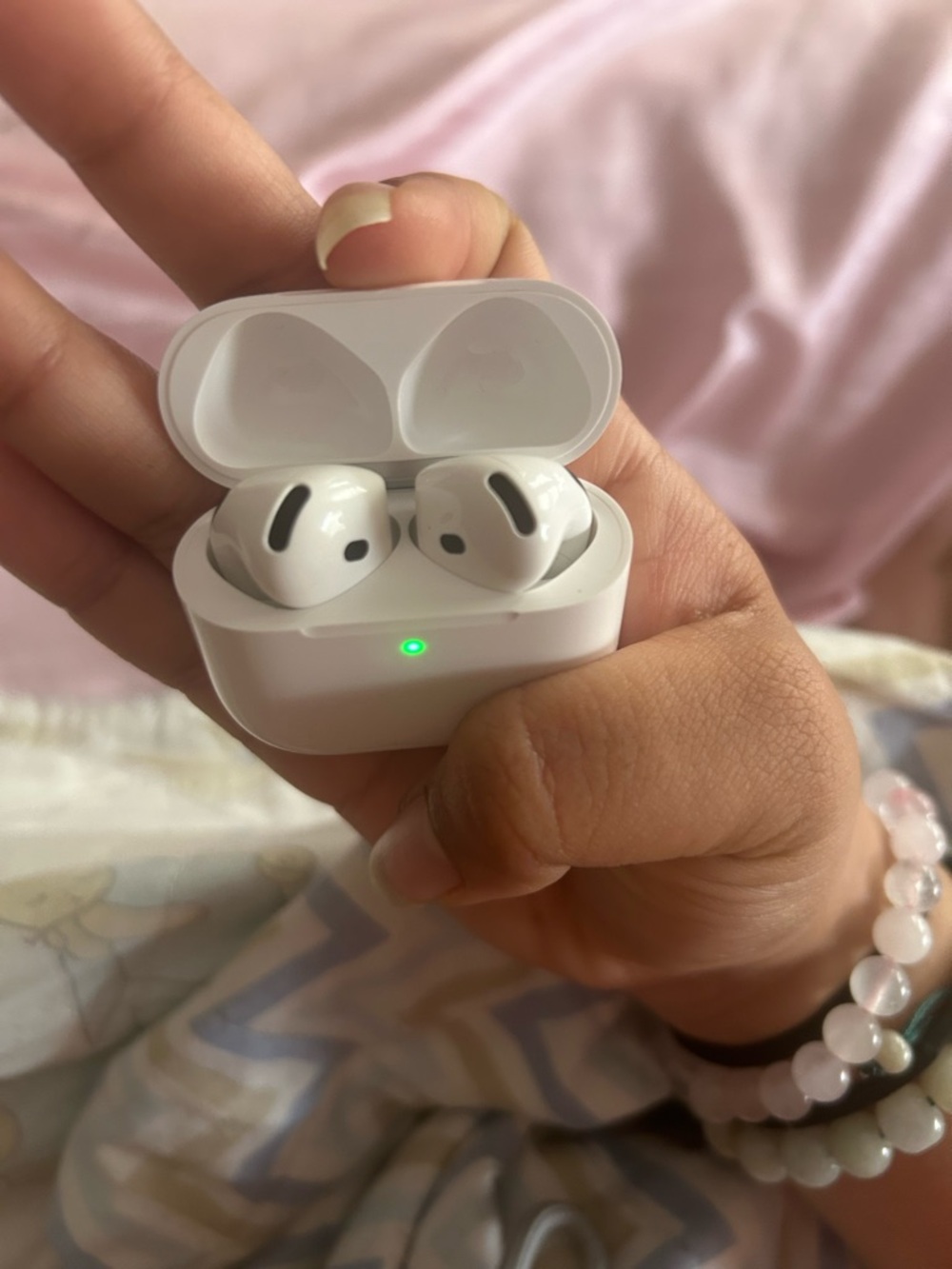 Apple AirPod 4’s brand new - Picture 3 of 6